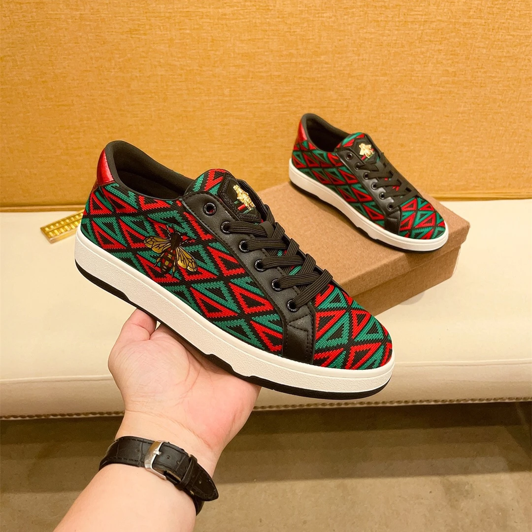 2024时尚新款潮鞋轻奢休闲板鞋高档欧款小蜜蜂男鞋透气低帮布面