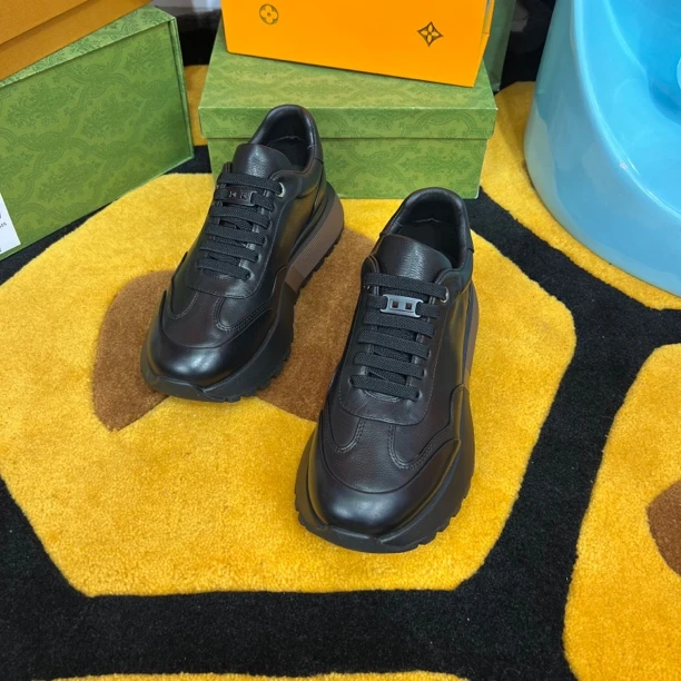 【艳阳家】新款男士真皮休闲鞋黑色时尚百搭低帮系带超轻舒适款秋季