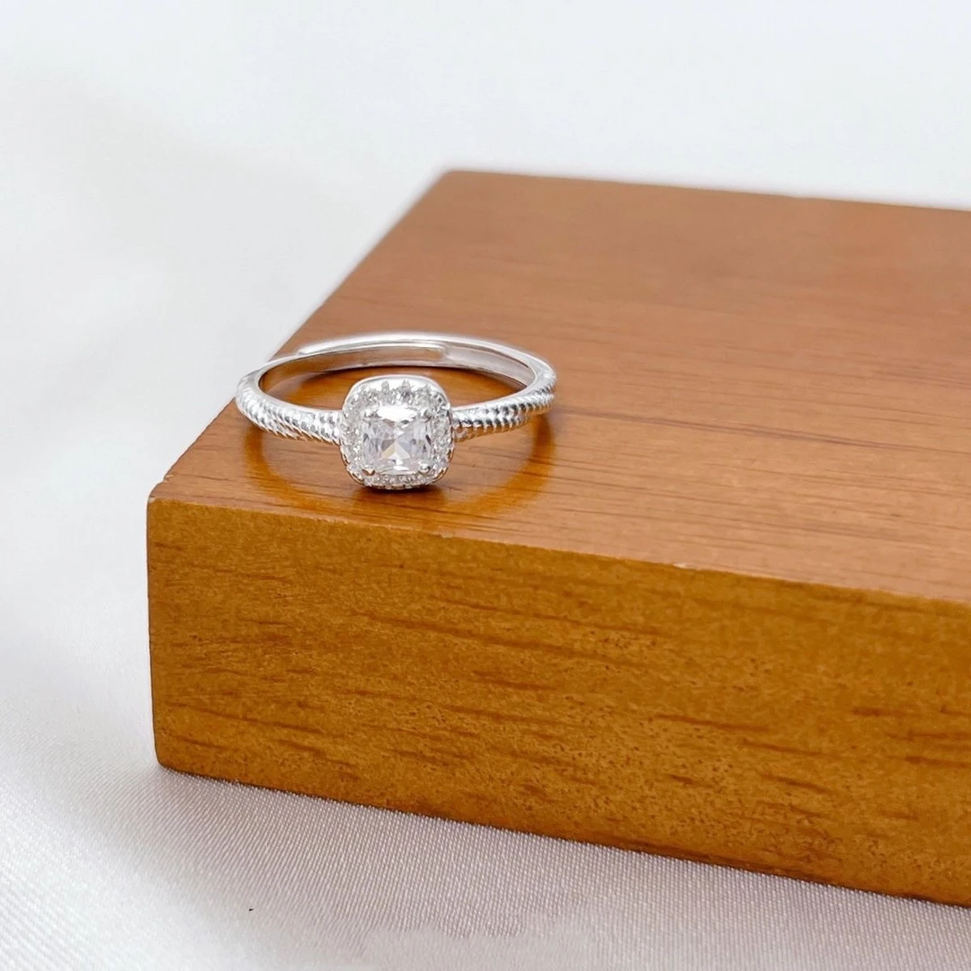 足银合成锆石戒指 小方糖戒指轻奢时尚镶嵌