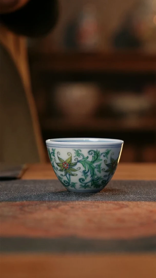 【闪购商品】五里雾青花斗彩凤尾莲纹杯