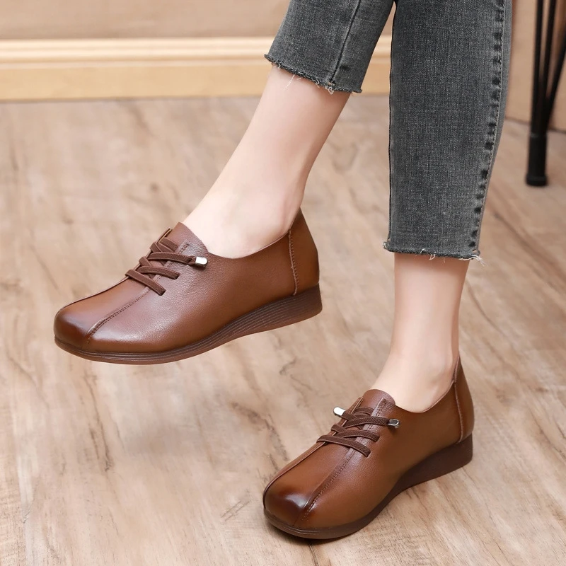春季深口中老年真皮牛筋底妈妈鞋2024新款中老年小皮鞋休闲单鞋女
