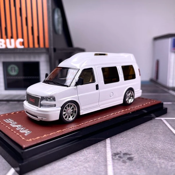 GOC 1:64 商务房车GMC 白色 合金汽车模型