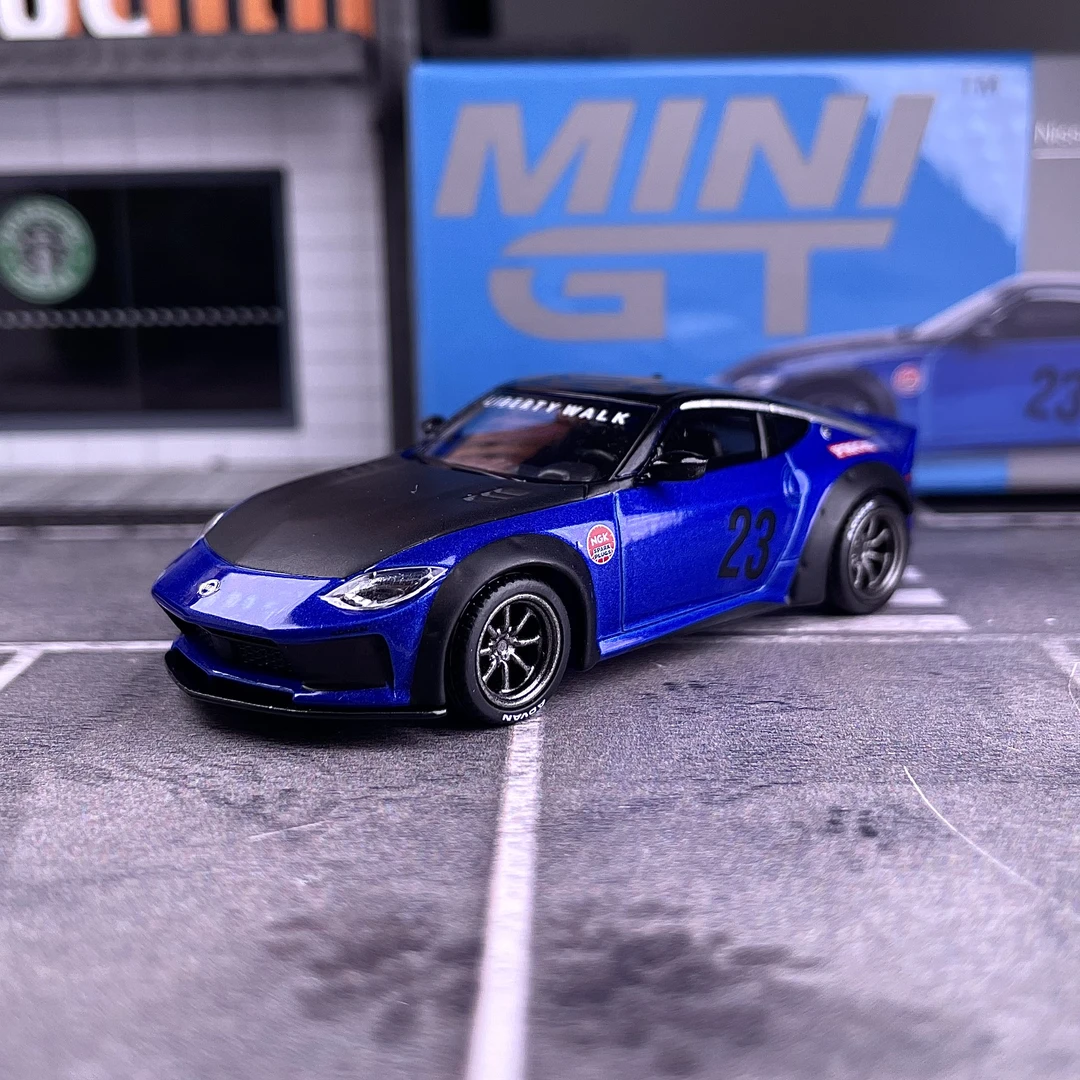 MINIGT 1:64 尼桑 淑女 732号 蓝色黑盖 合金汽车模型