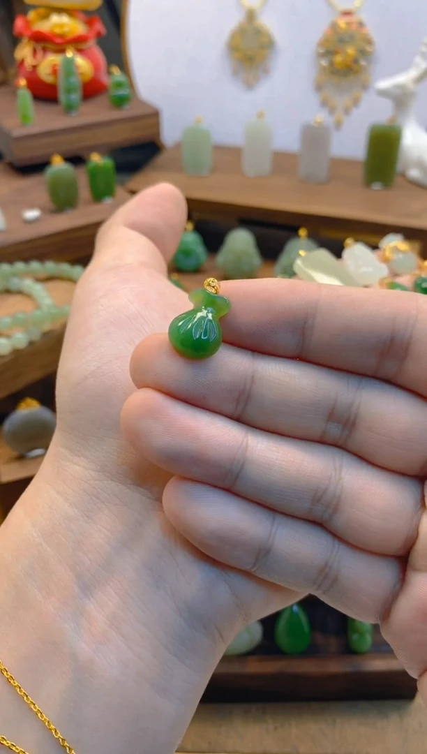 【闪购商品】和田玉吊坠(赠链)18K金镶嵌吊坠