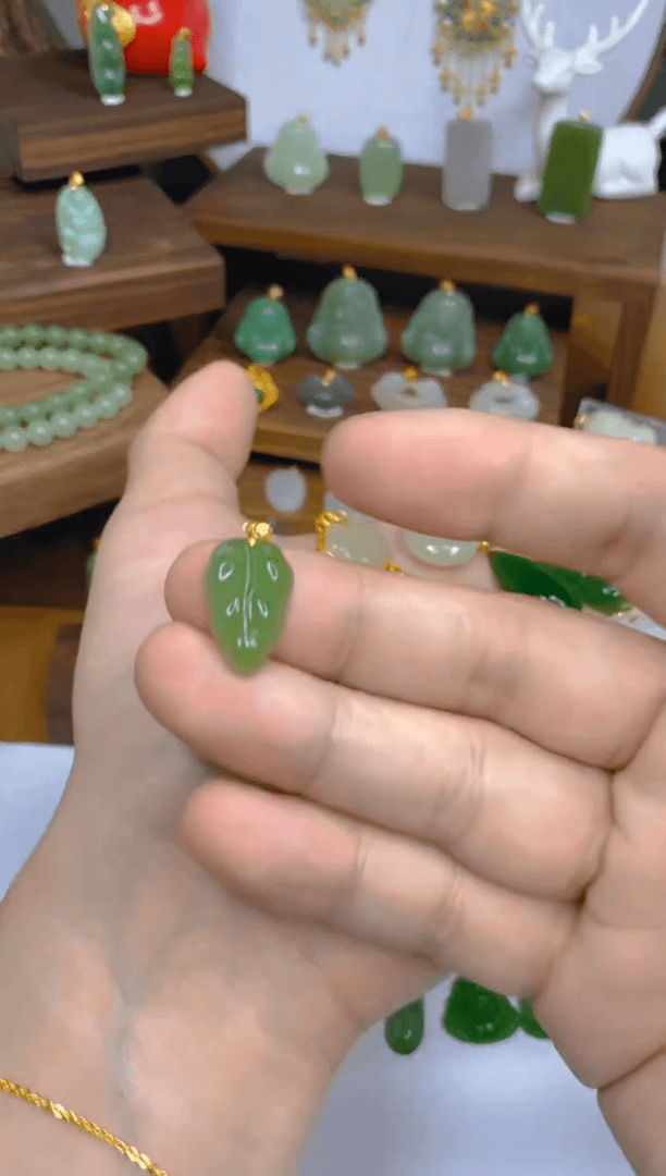 【闪购商品】和田玉吊坠(赠链)18K金镶嵌吊坠