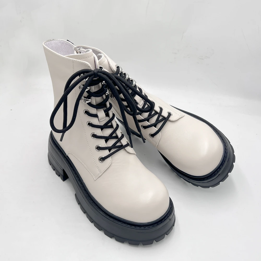 王冠真皮马丁靴女2024新款英伦风白色厚底短靴侧拉链粗跟单靴系带