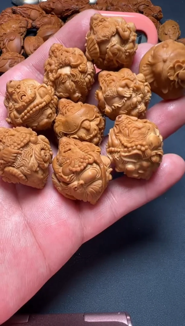 【闪购商品】橄榄核核雕骑兽达摩