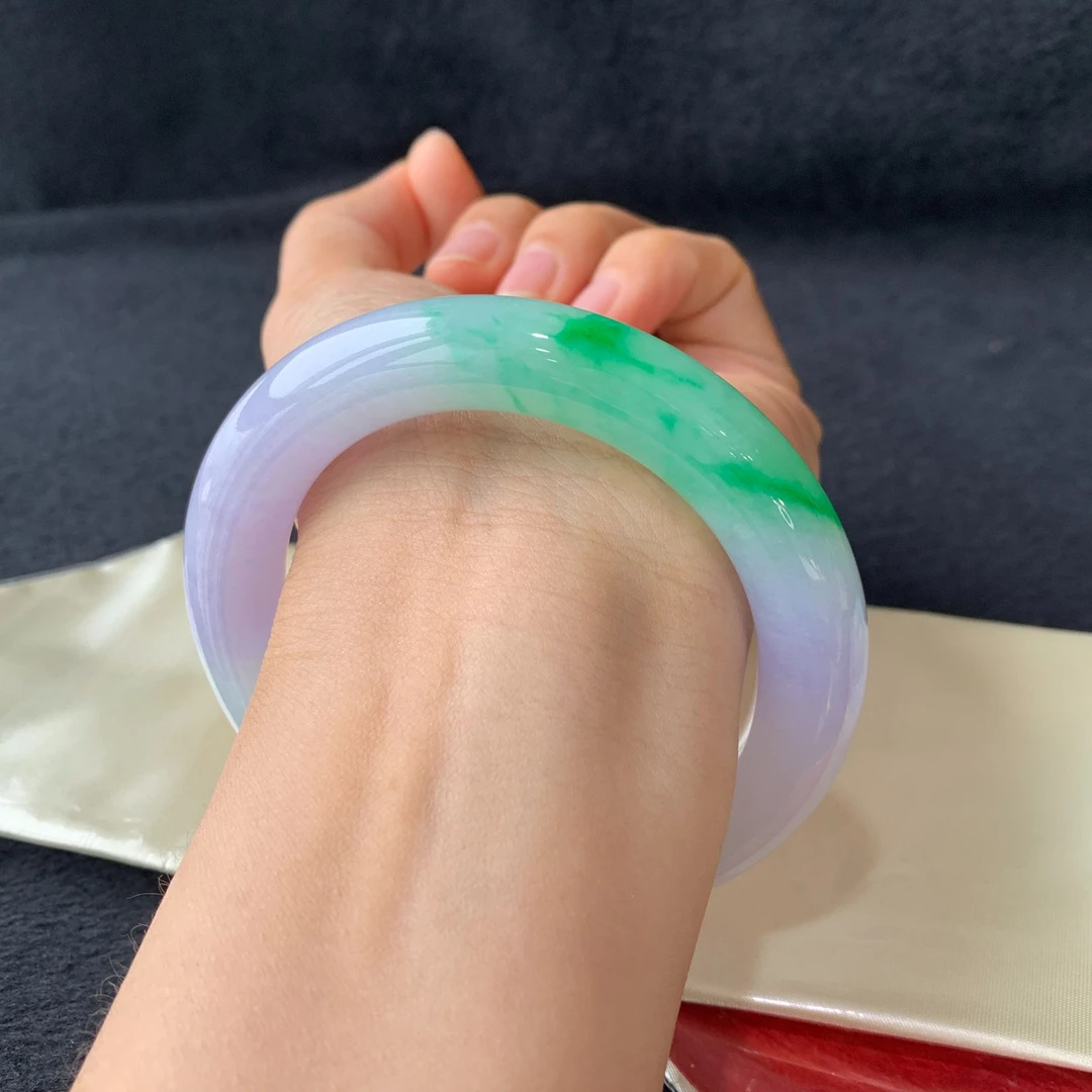 天然缅甸翡翠手镯冰种春彩圆条编号 7255 尺寸 59.6-12.6-12.8