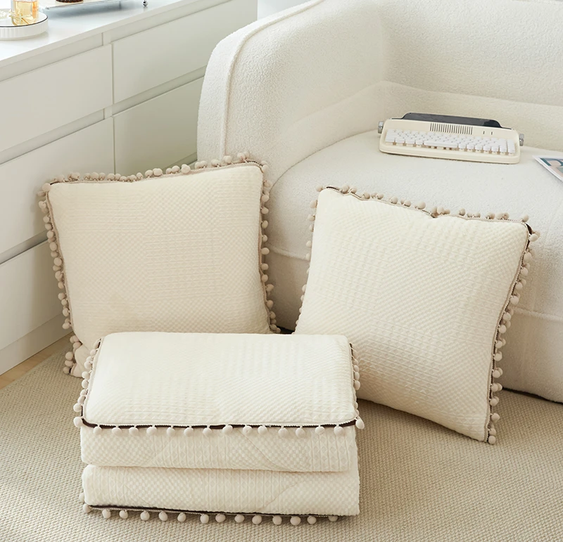 冬季抱枕被二合一车载空调被加厚水晶绒牛奶珊瑚绒可折叠毛球柔软