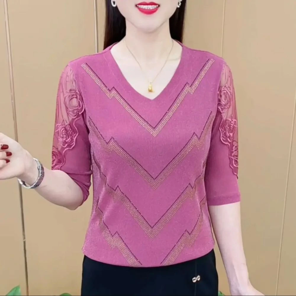 早春新品时尚气质显瘦蕾丝烫钻女士领长袖打底小衫镂中老年女装