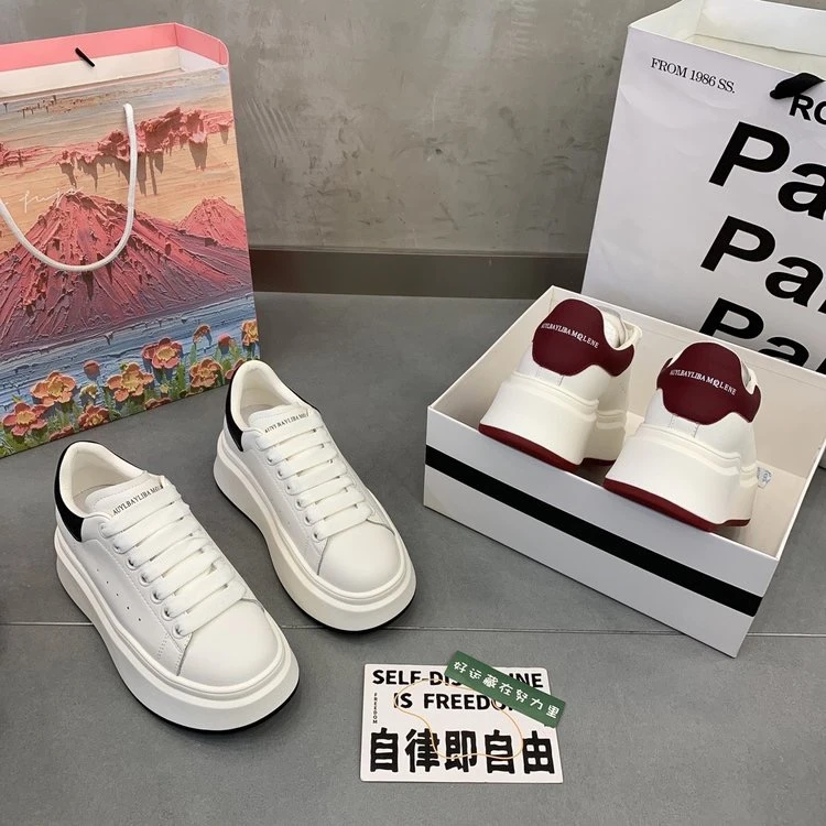 轻便软底小白鞋女2024秋季新款时尚休闲百搭经典厚底潮流网红板鞋