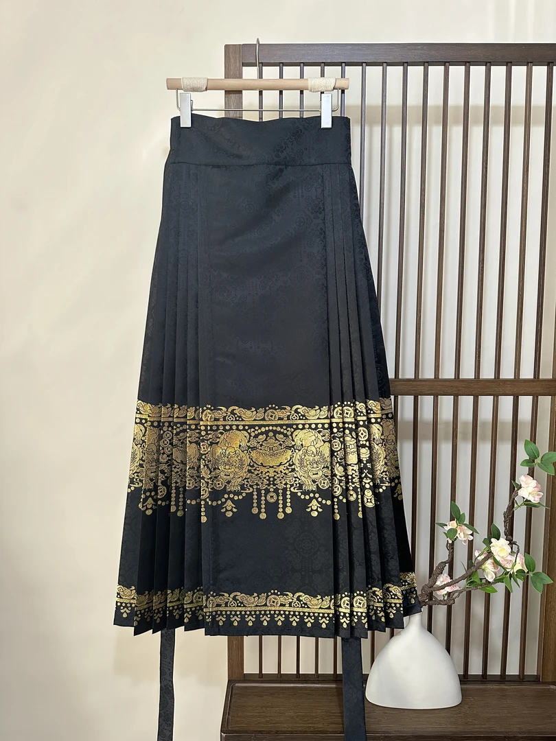 执锦化羽【聚宝盆】明制高精密缎面织金曹县马面裙气质时尚