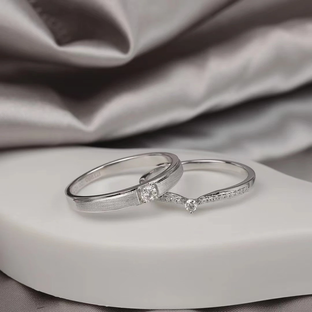 925银莫桑石戒指 【公主对戒】V排男戒时尚小众排戒百搭合成碳硅石