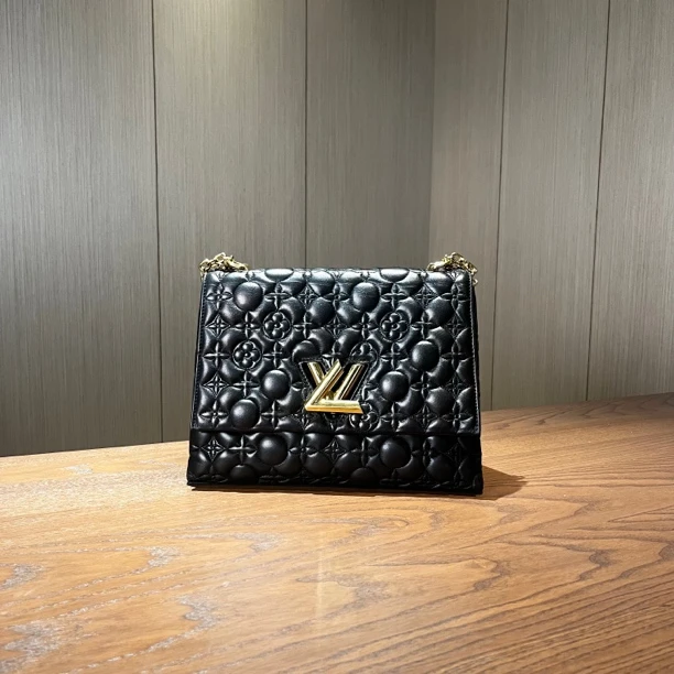 99新 LouisVuitton/路易威登 黑色扭扭链条包 尺寸30×22 ls