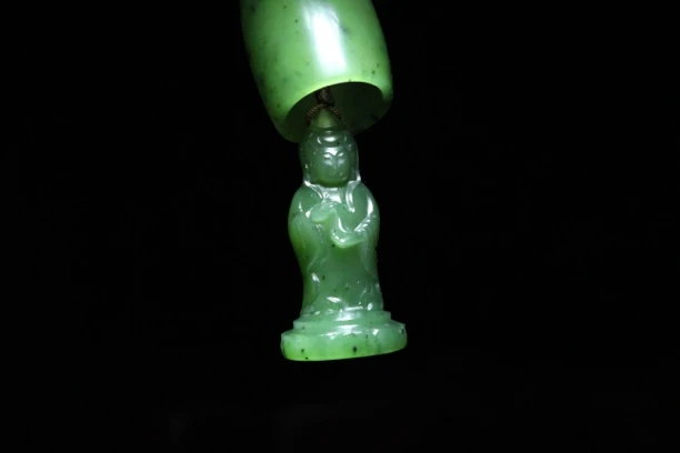 【佛龛】天然碧玉，观音佛龛设计精美好看，尺寸：17×43mm，重量：19.8g