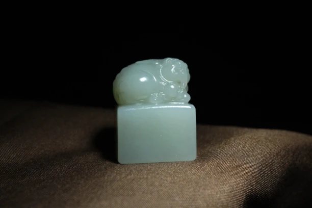 【貔貅印章】新疆山料，玉质温润，尺寸：20.8×20×27mm，重量：25.8g