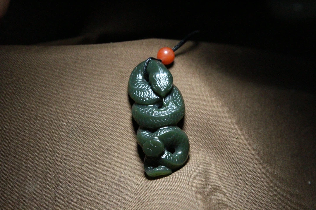 天然和田玉青玉一细超油润十二生肖蛇吊坠立体精雕19/43/11mm11.g