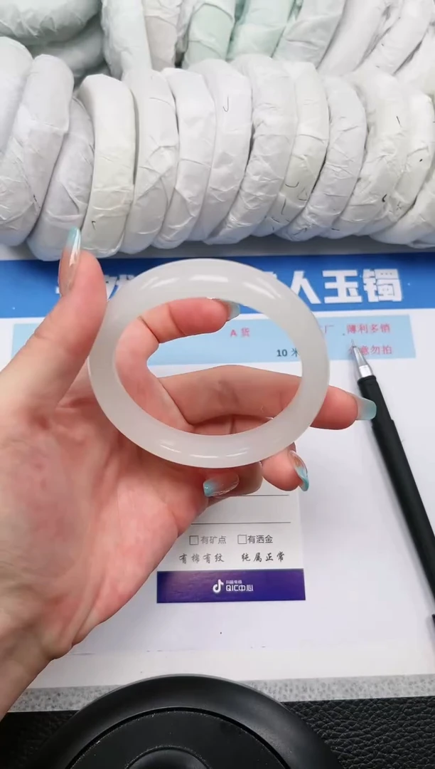 【闪购商品】石英质玉手镯未镶嵌49-58