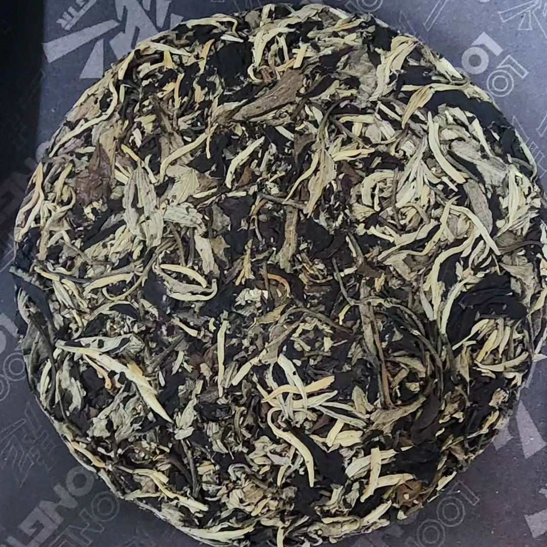 2010年357克云南老白茶紧压茶