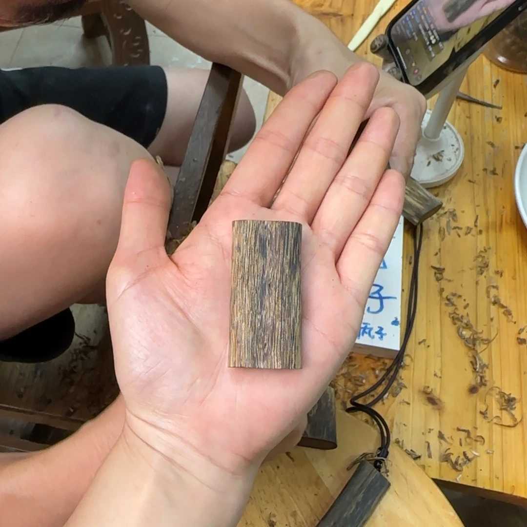 沉香吊坠素牌绿奇楠