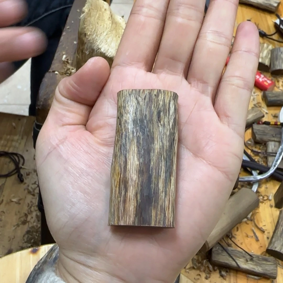 【闪购商品】沉香吊坠华*素牌