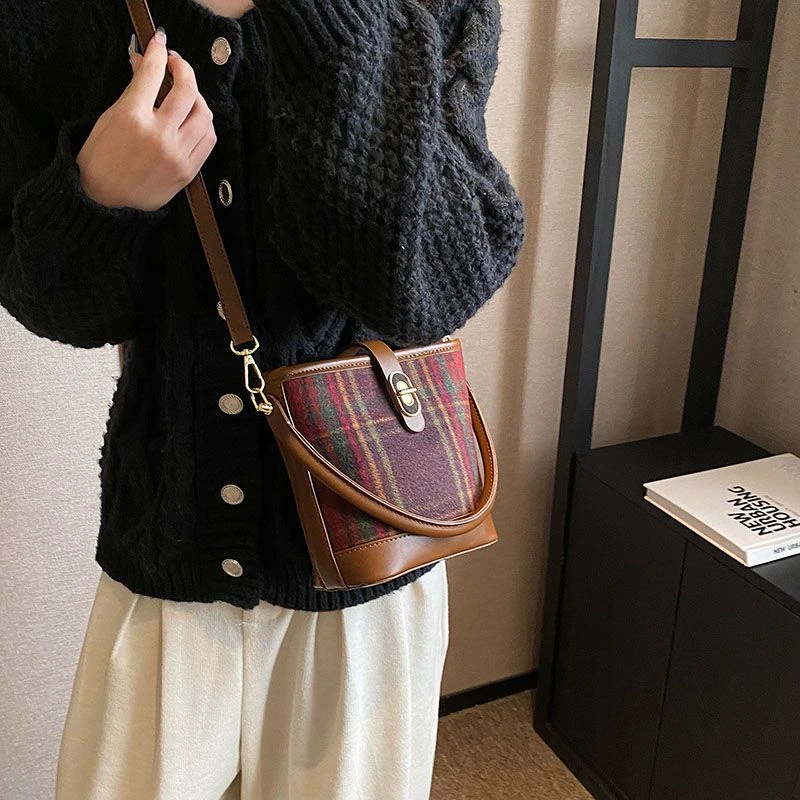 秋冬复古腋下包包女2023新款潮时尚韩国托特包百搭大容量水桶包