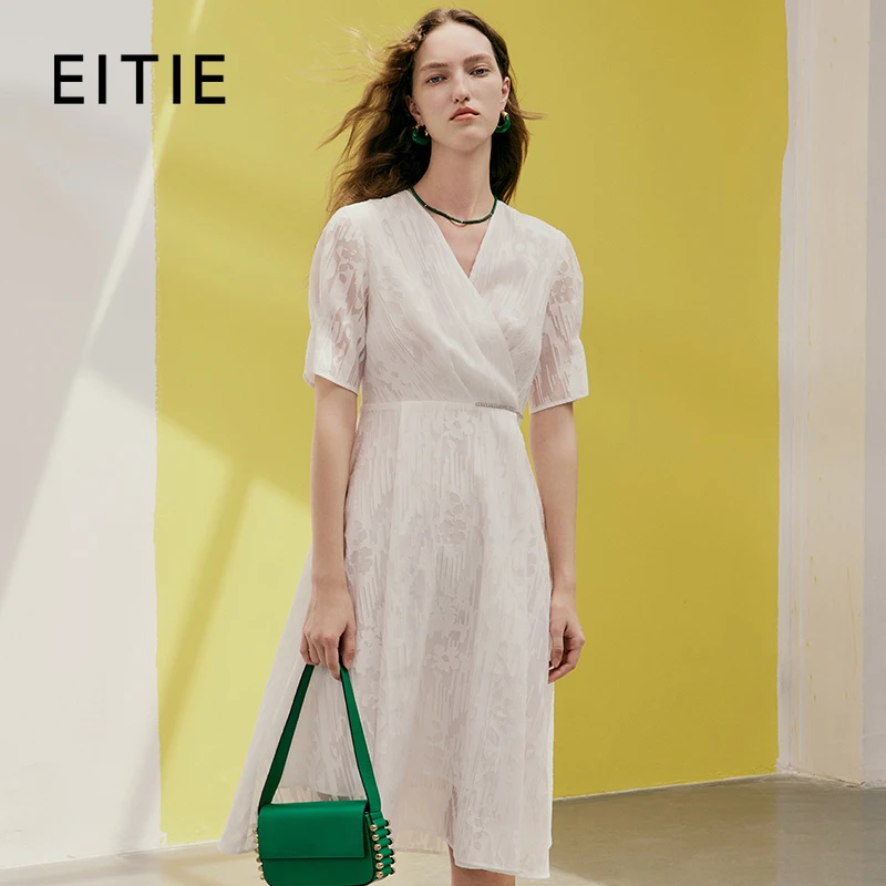 EITIE爱特爱夏季新款V领时尚气质显瘦连衣裙7407152