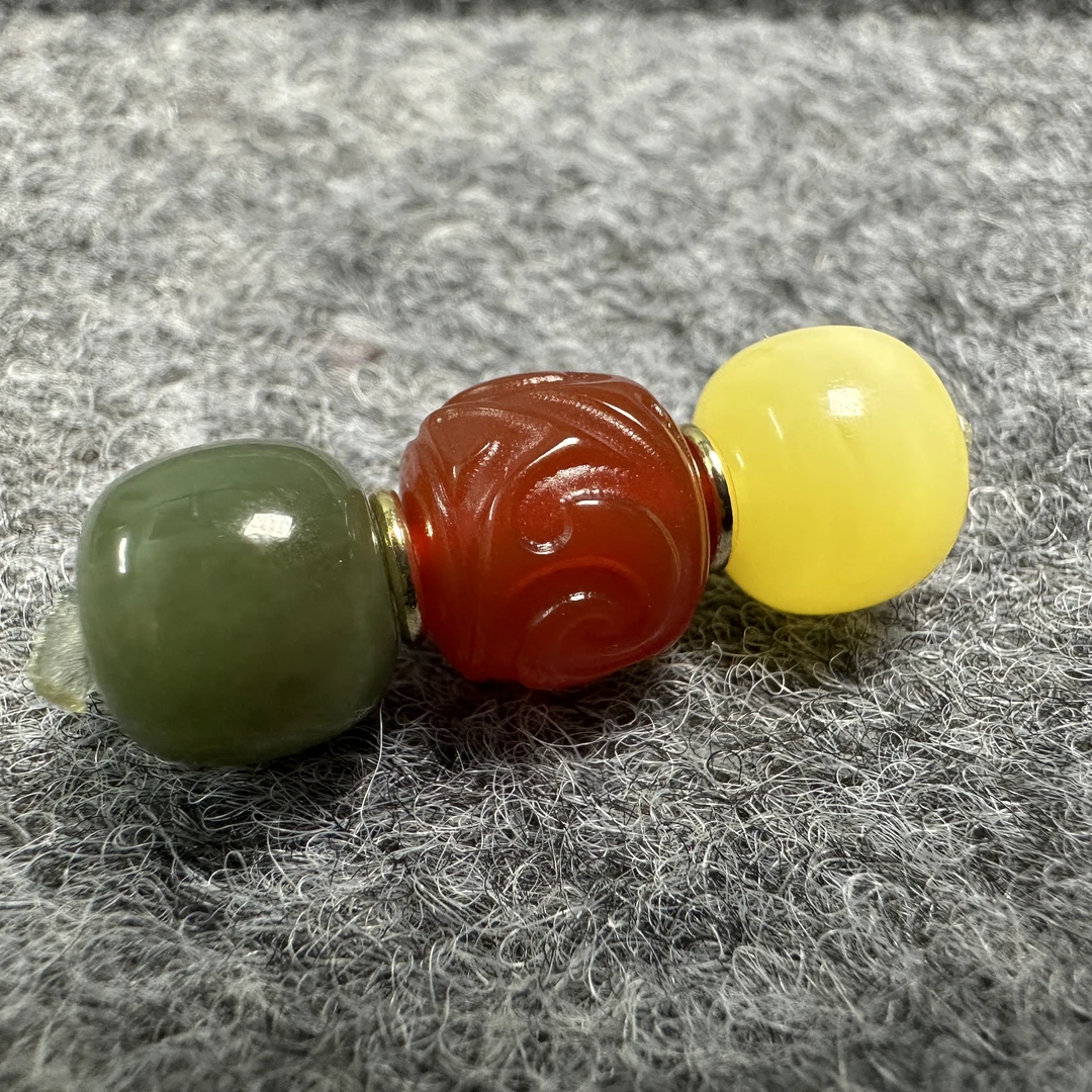 精工老型红绿灯套装精工柿子红博古纹.和田玉.蜜蜡直径10mm