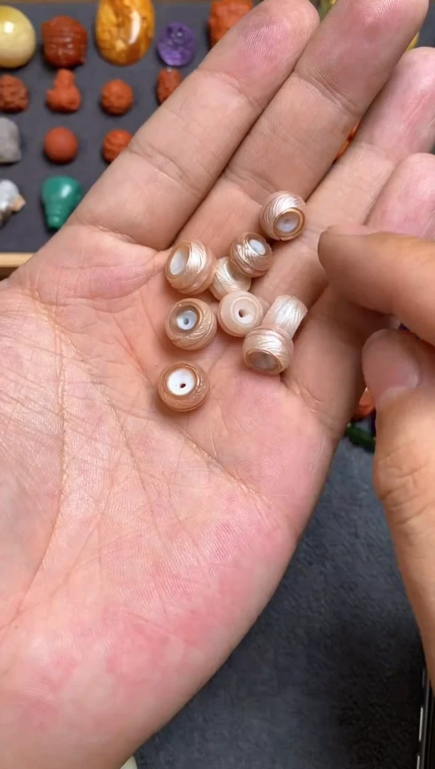 【闪购商品】淡水珍珠珠宝奇石未镶嵌10mm羽毛扣多样性发货发其一