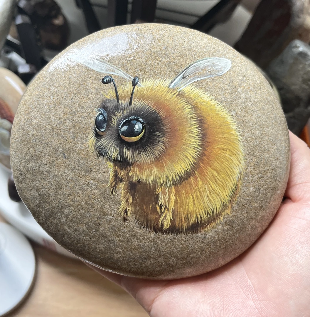 纯手绘创意石头画《胖蜜蜂》纯手工精美