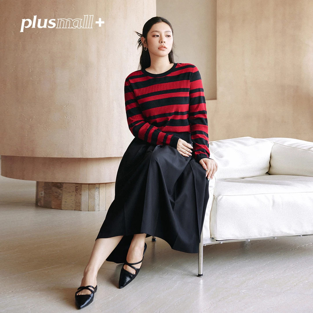【折扣款】PLUSMALL 假日情书 撞色条纹圆领套头毛衣上衣PAC2408041