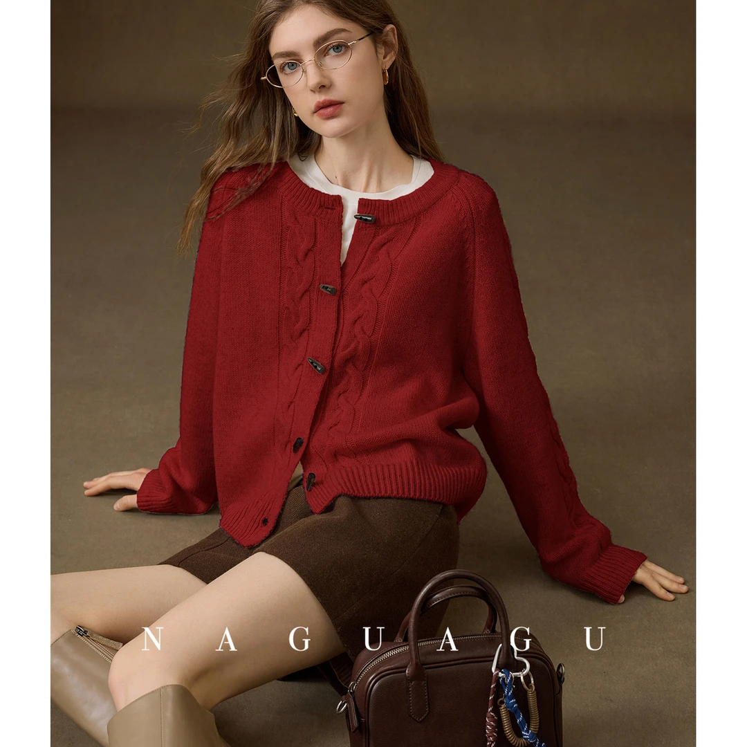 【圣马丁绞花针织】甄选100.%绵羊毛 牛角扣圆领毛衣保暖针织开衫