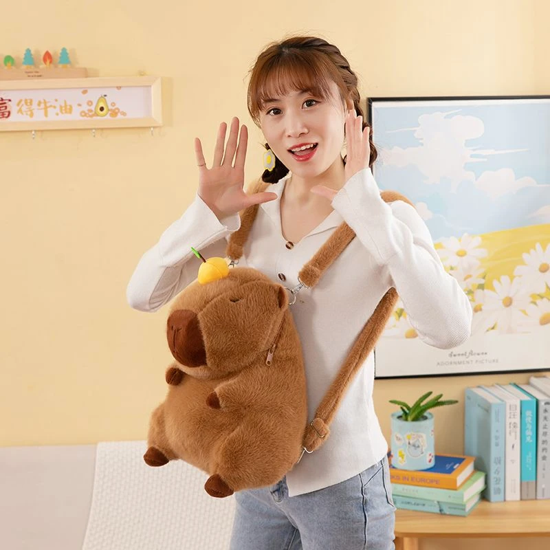 可爱卡皮巴拉卡通水豚毛绒双肩包呆萌公仔玩偶学生背包