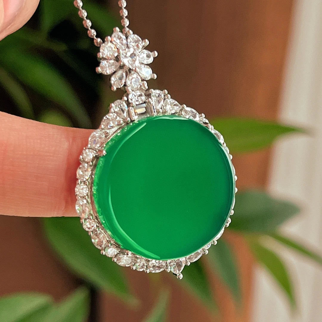 专柜阳绿无事牌吊坠缅甸透种圆盘项链满钻奢华真玉毛衣链女友礼物