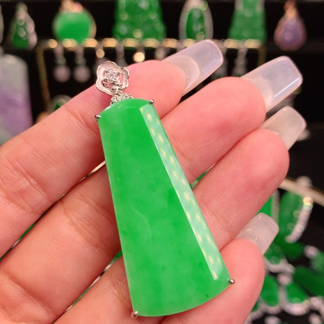 【闪购商品】翡翠吊坠(不含链)18K金镶嵌A**仔
