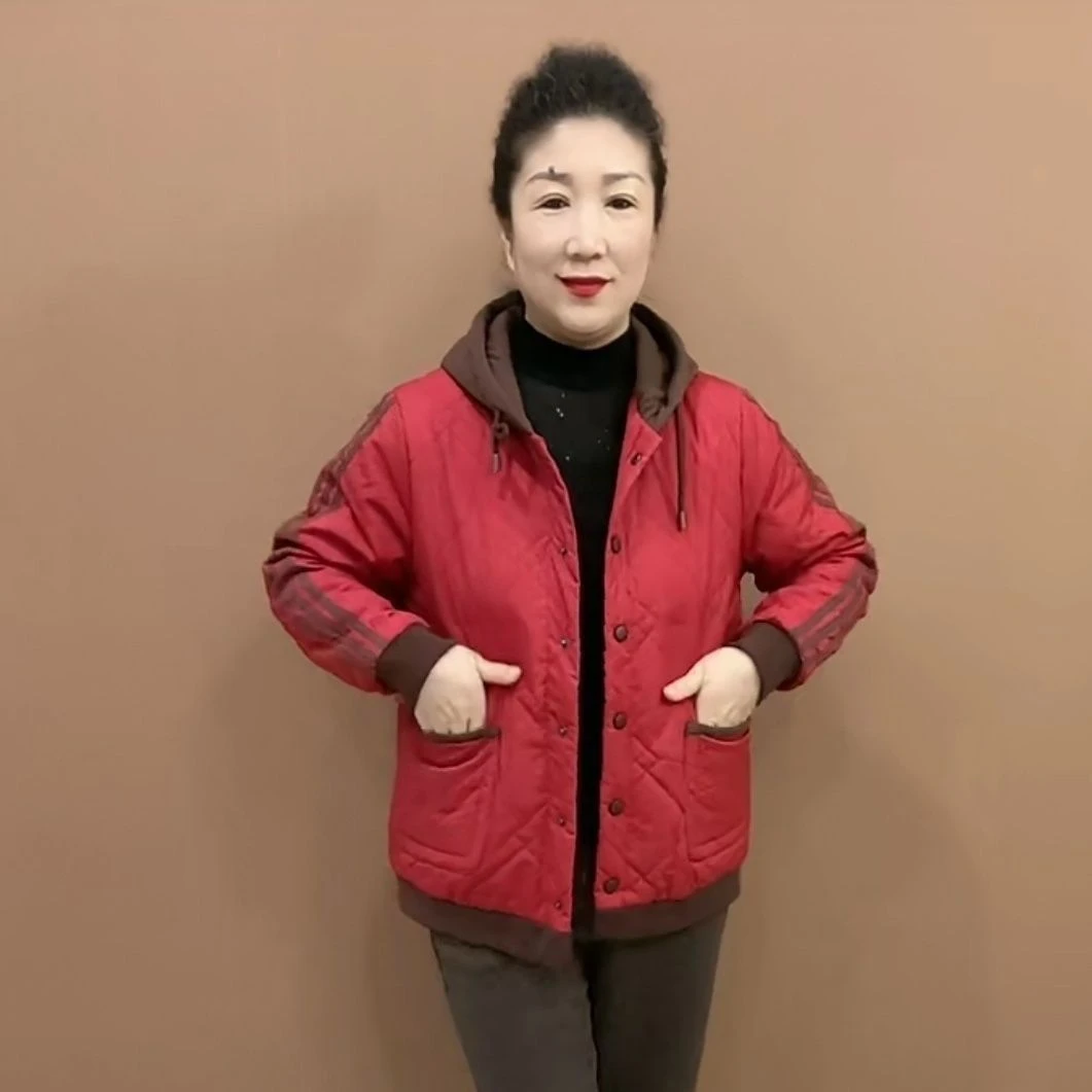 新款连帽中老年女装休闲棉衣加厚宽松妈妈装棉服