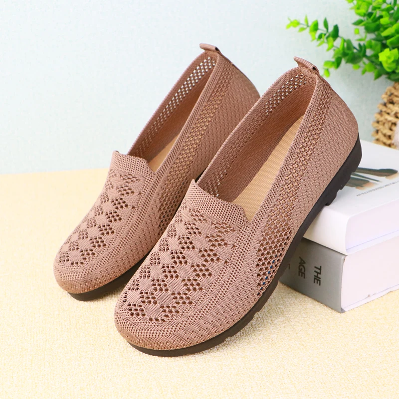 春夏妈妈鞋子凉鞋软底舒适透气洞洞夏季中老年人女一脚蹬时尚休闲