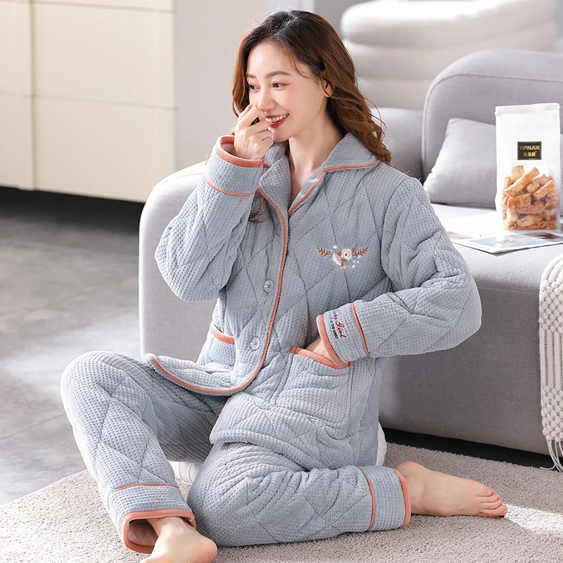 秋鹿睡衣女套装家居服牛奶绒夹棉翻领女套冬款保暖