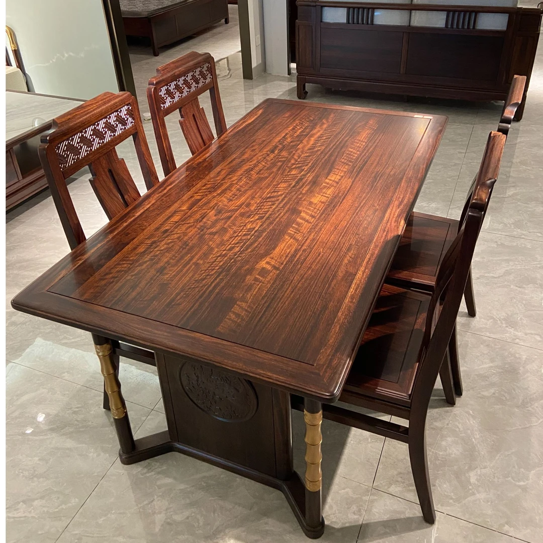 进口实木新古典1.6米餐桌1桌+4椅