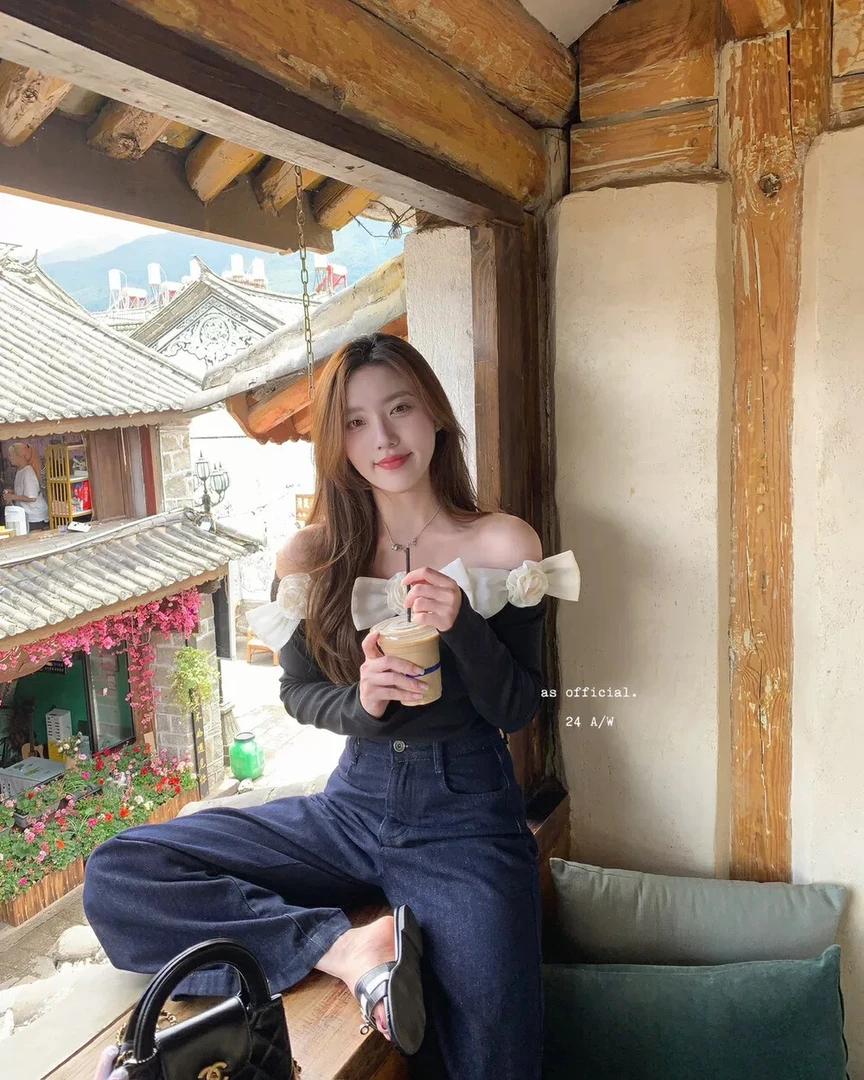 法式高级感花边拼接一字肩上衣女2024年秋季新款小众设计长袖T恤