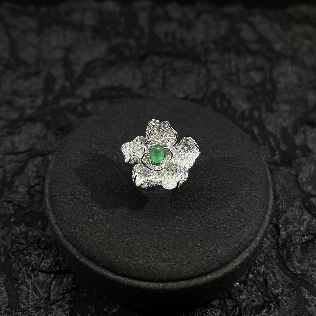 天然祖母绿花朵设计款戒指