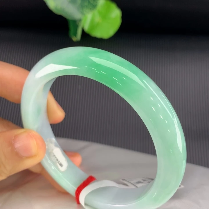 翡翠手镯未镶嵌正圈57