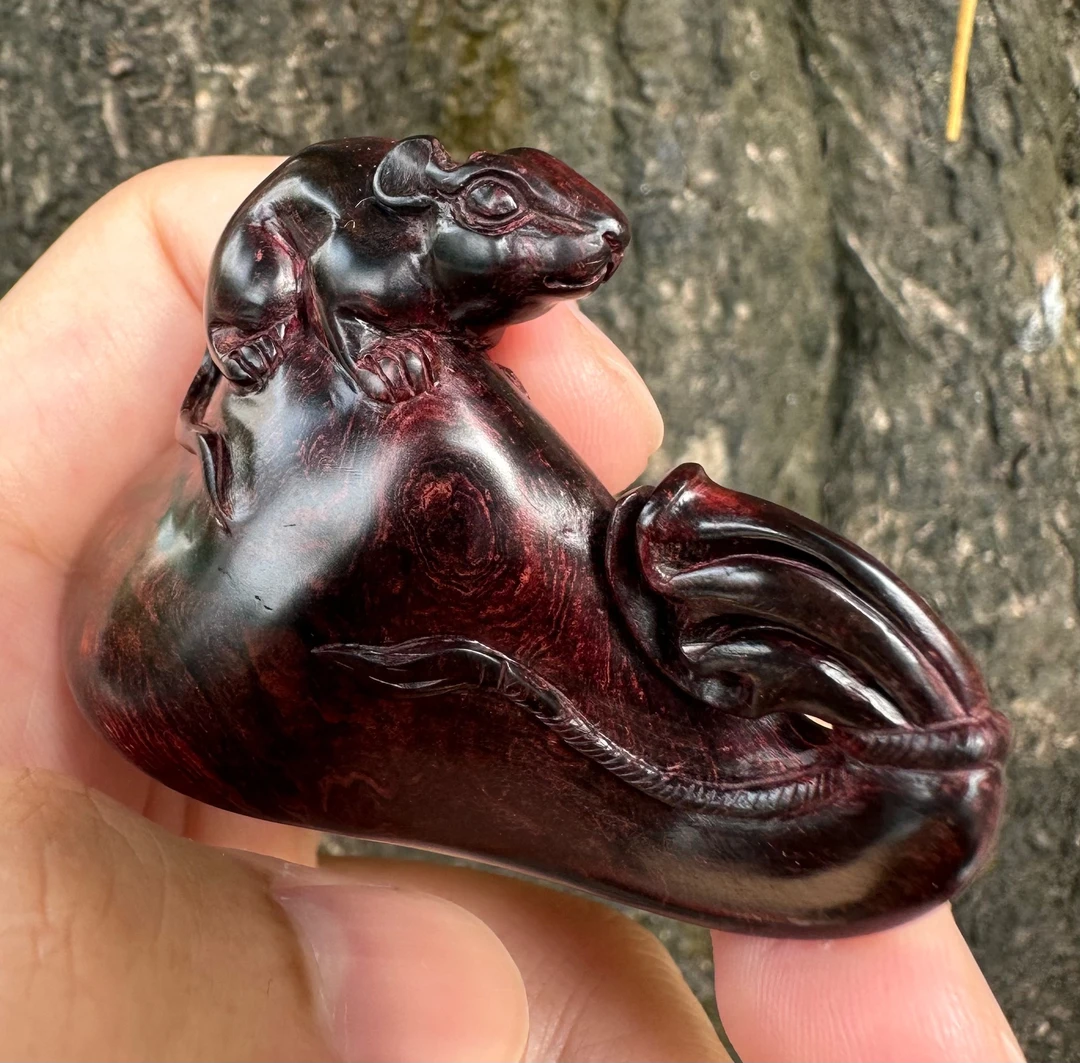 留疤纹海南黄花梨紫油梨鼠钱手把件