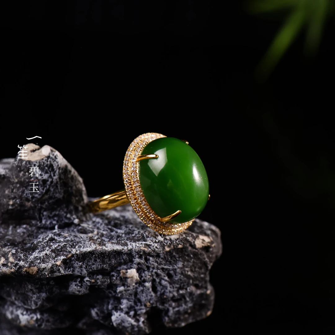 【一笙珠宝】春分 · 青衫苍翠天然和田玉辣绿蛋面戒指18k镶嵌