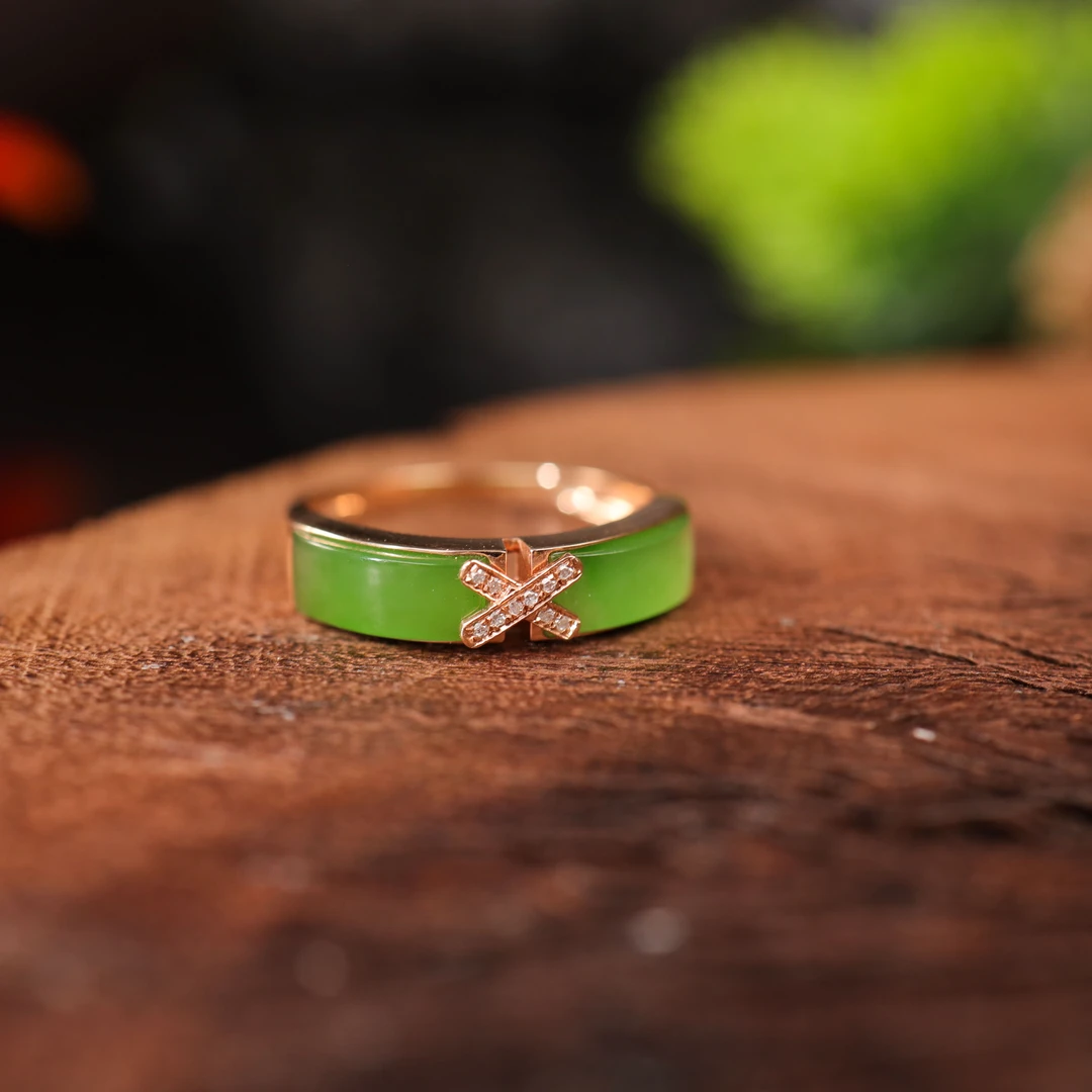 【一笙珠宝】和田玉苹果绿戒指气质百搭儒雅淡雅18k金戒托设计款