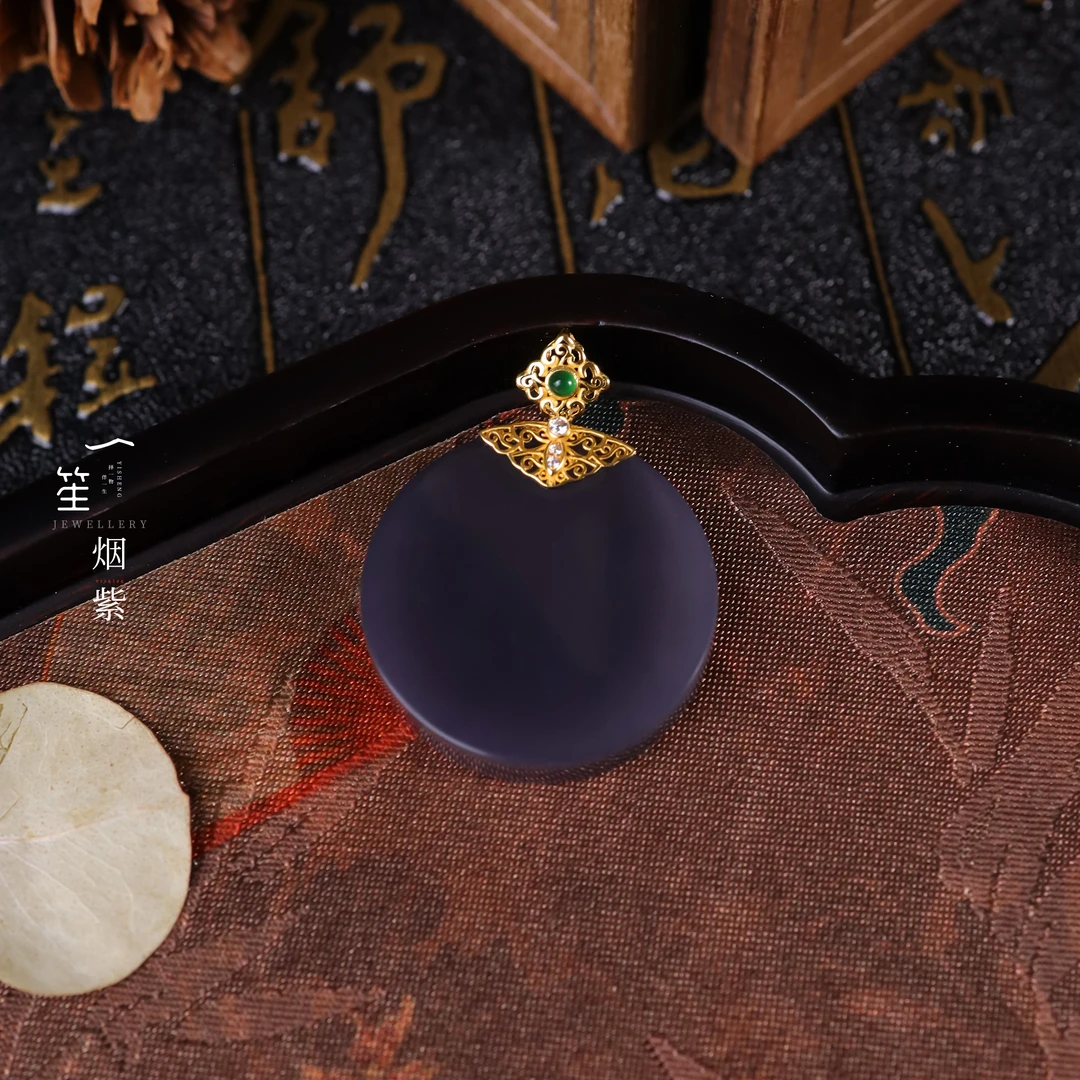 【一笙珠宝】天然和田玉无事圆牌吊坠18k镶嵌烟紫无事牌