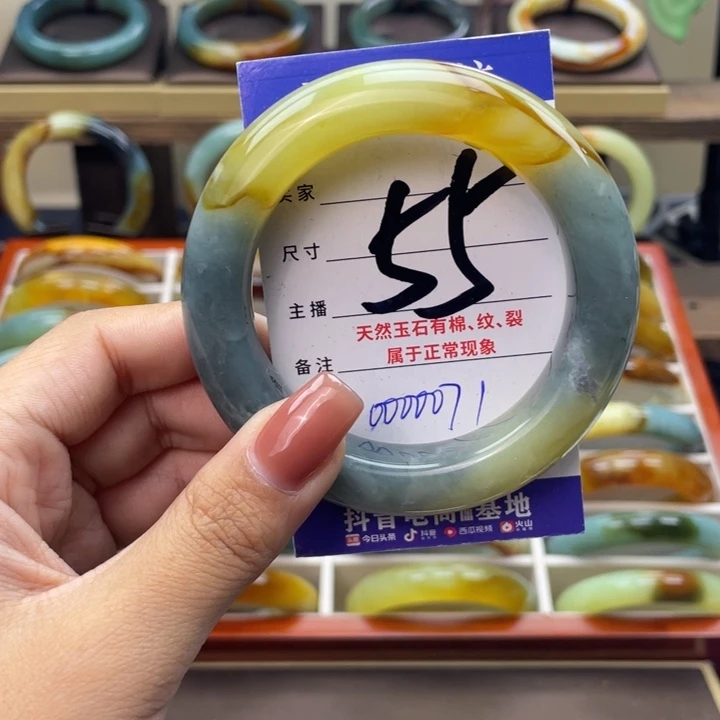 蛇纹石玉手镯未镶嵌好****）