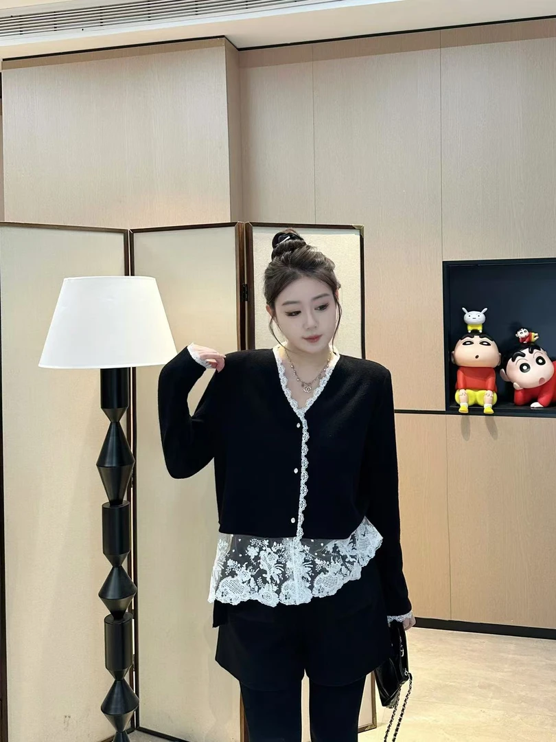 琪琪怪怪大码女装【巴洛克情书】拼接蕾丝花边V领针织上衣T15838QQ