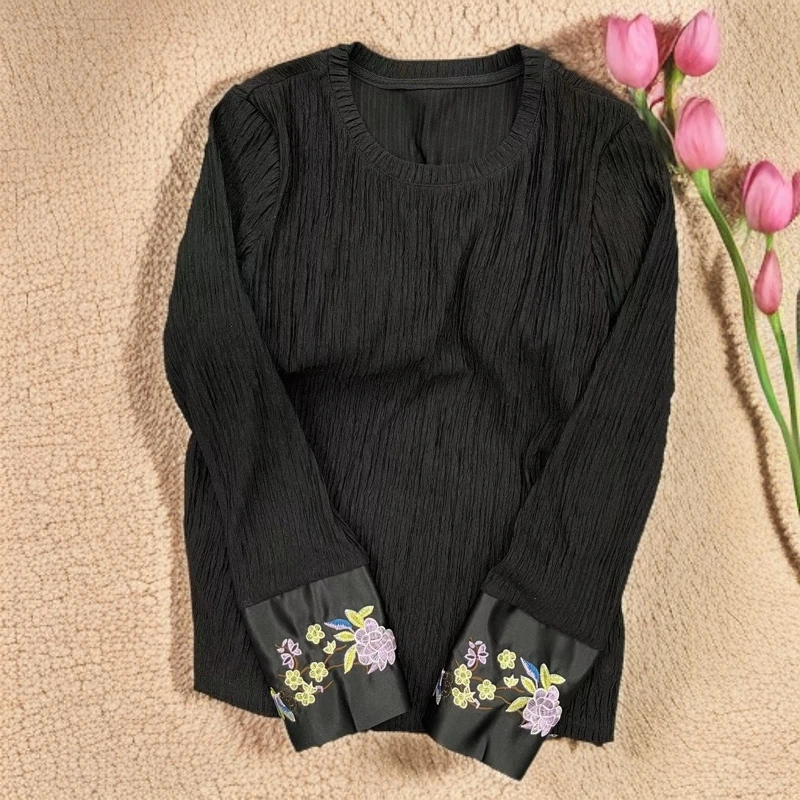 新中式时尚百搭黑色长袖休闲显瘦宽松修身圆领秋冬刺绣打底衫~~
