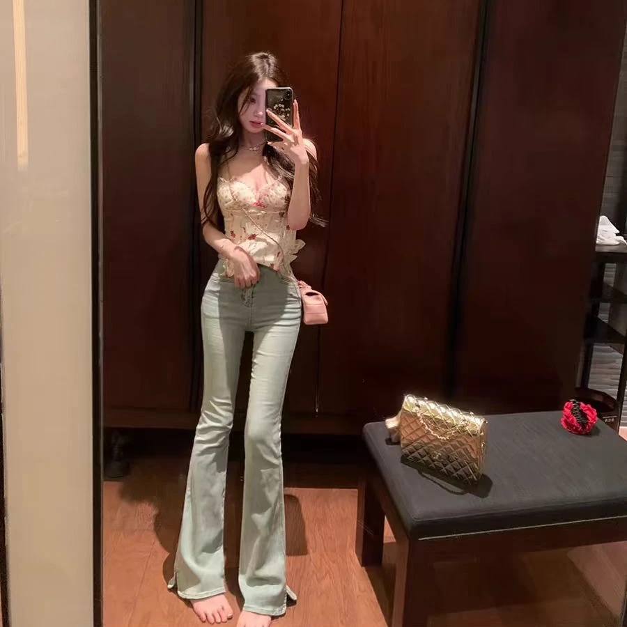 你的懒懒llan显高显瘦自然流畅线条微喇叭修饰腿型牛仔裤LL-24056